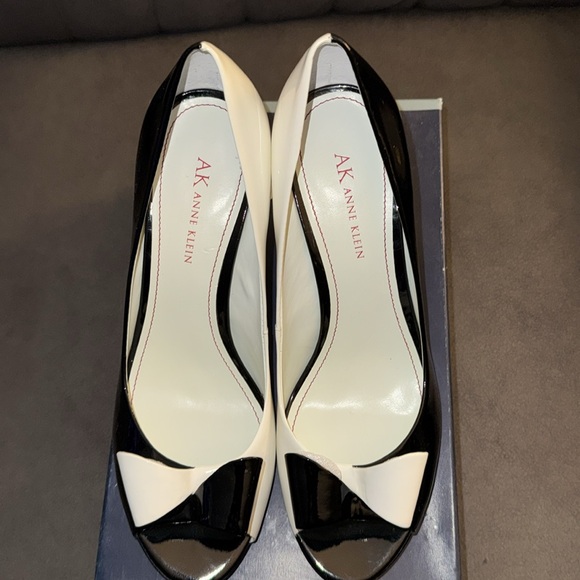 Black and white patent heels - Picture 2 of 5